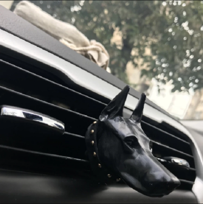 Керамічний освіжувач повітря для ароматерапії на кліпсі автомобільний Доберман в нашийнику чорний